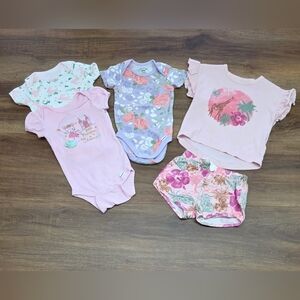 🌸Bundle of Baby Girls Clothing SIZE: 6-9 Months🌸